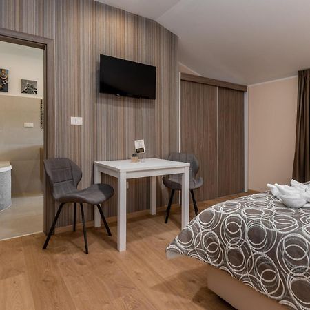 Hotel Tomazici Santalezi Екстер'єр фото