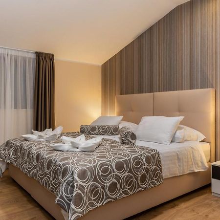 Hotel Tomazici Santalezi Екстер'єр фото