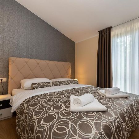 Hotel Tomazici Santalezi Екстер'єр фото