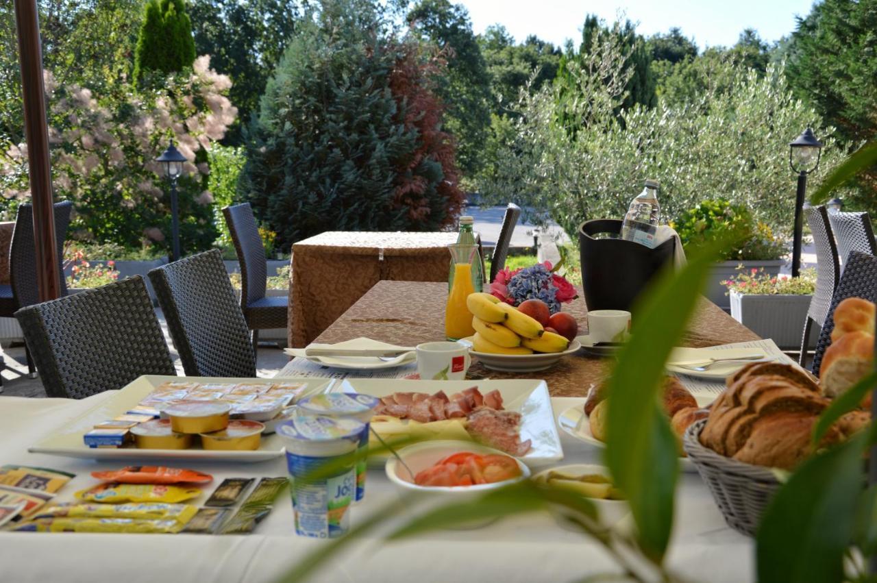 Hotel Tomazici Santalezi Екстер'єр фото