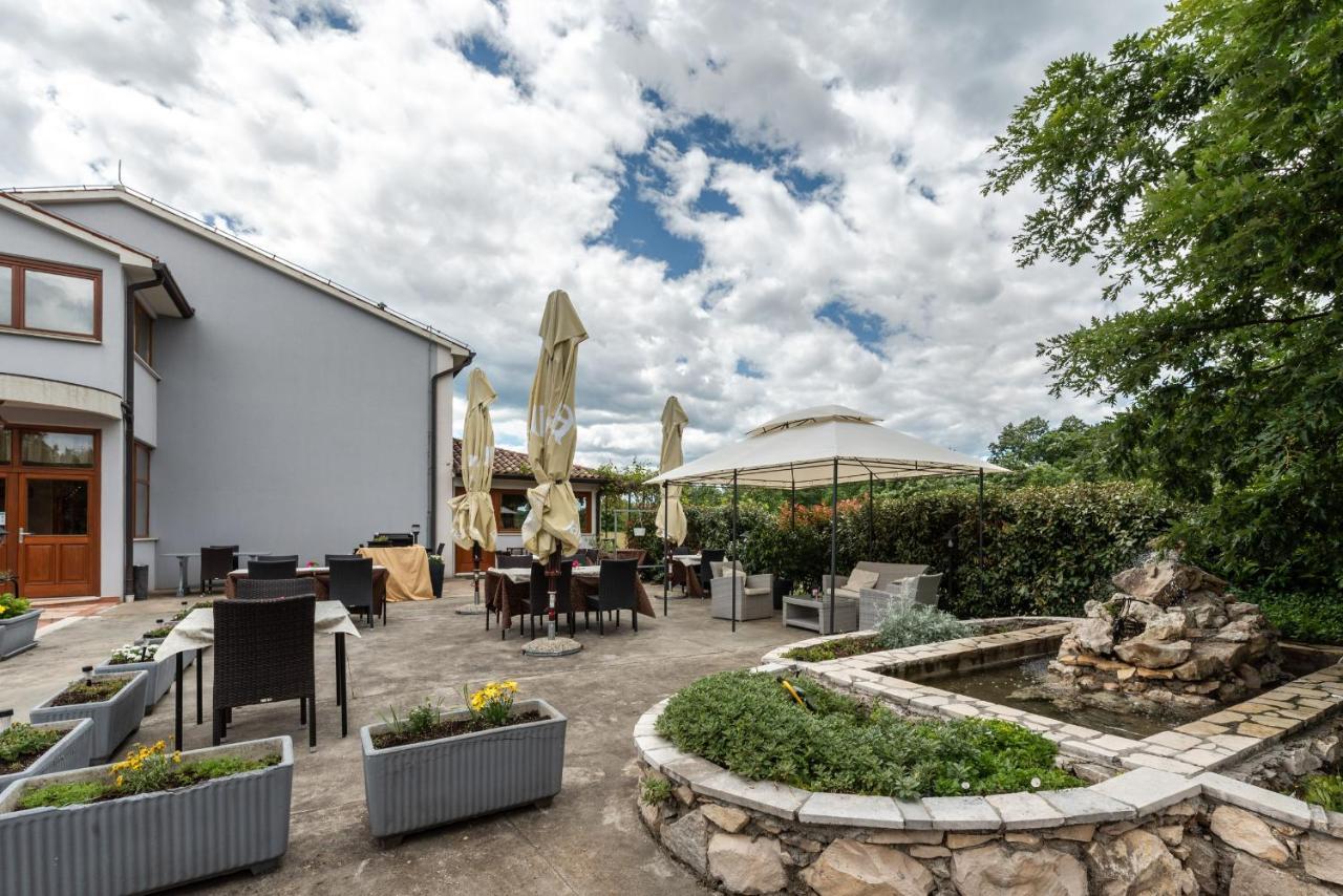 Hotel Tomazici Santalezi Екстер'єр фото