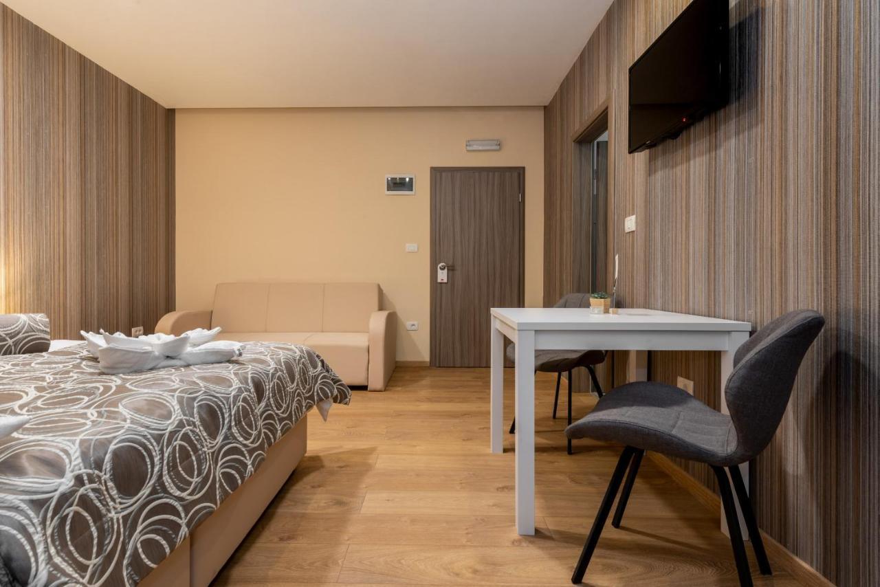 Hotel Tomazici Santalezi Екстер'єр фото