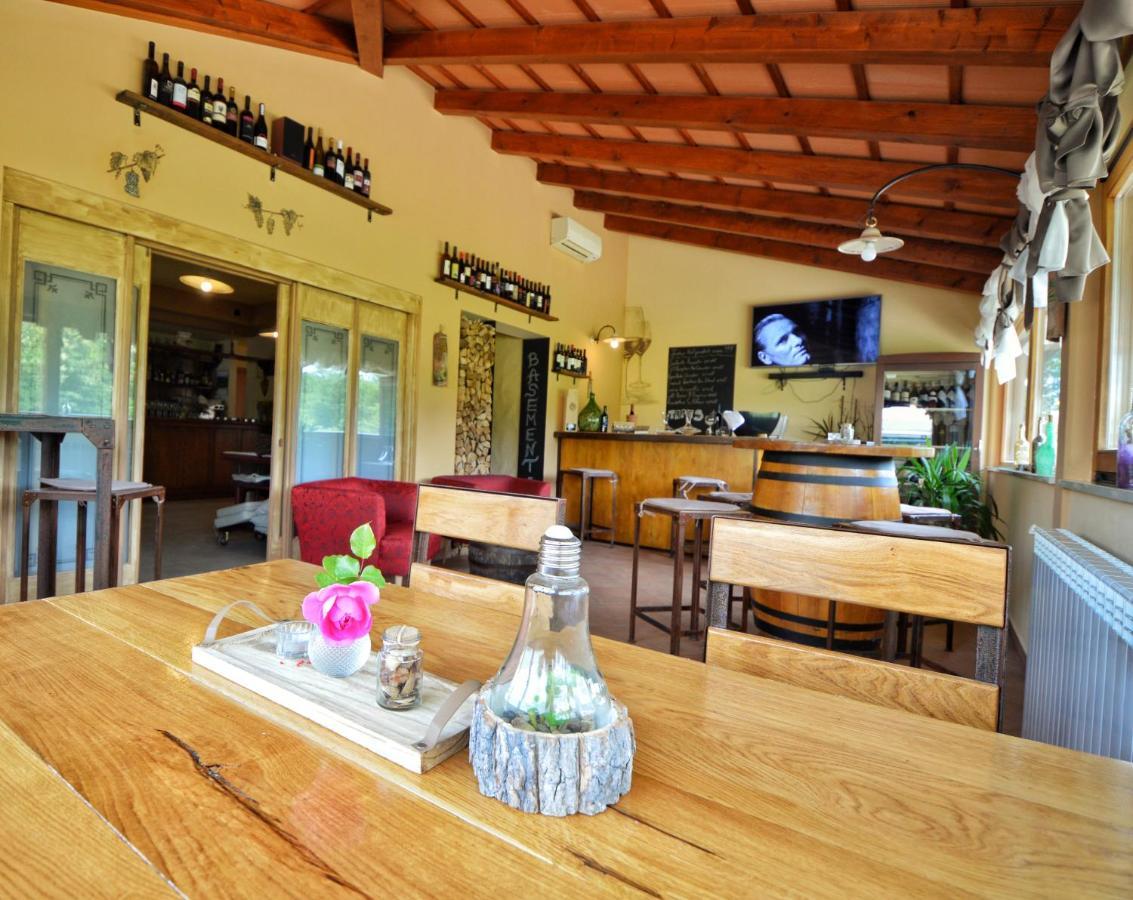Hotel Tomazici Santalezi Екстер'єр фото