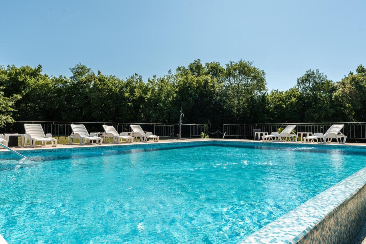 Hotel Tomazici Santalezi Екстер'єр фото